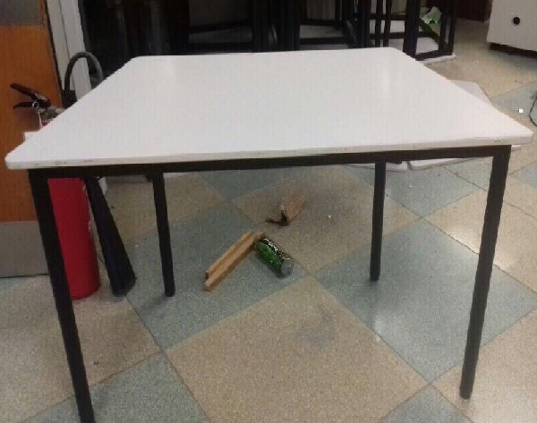 ban-chan-sat 5 Mẫu Bàn Làm Việc Chỉ Với 400k Tại Phong Hải