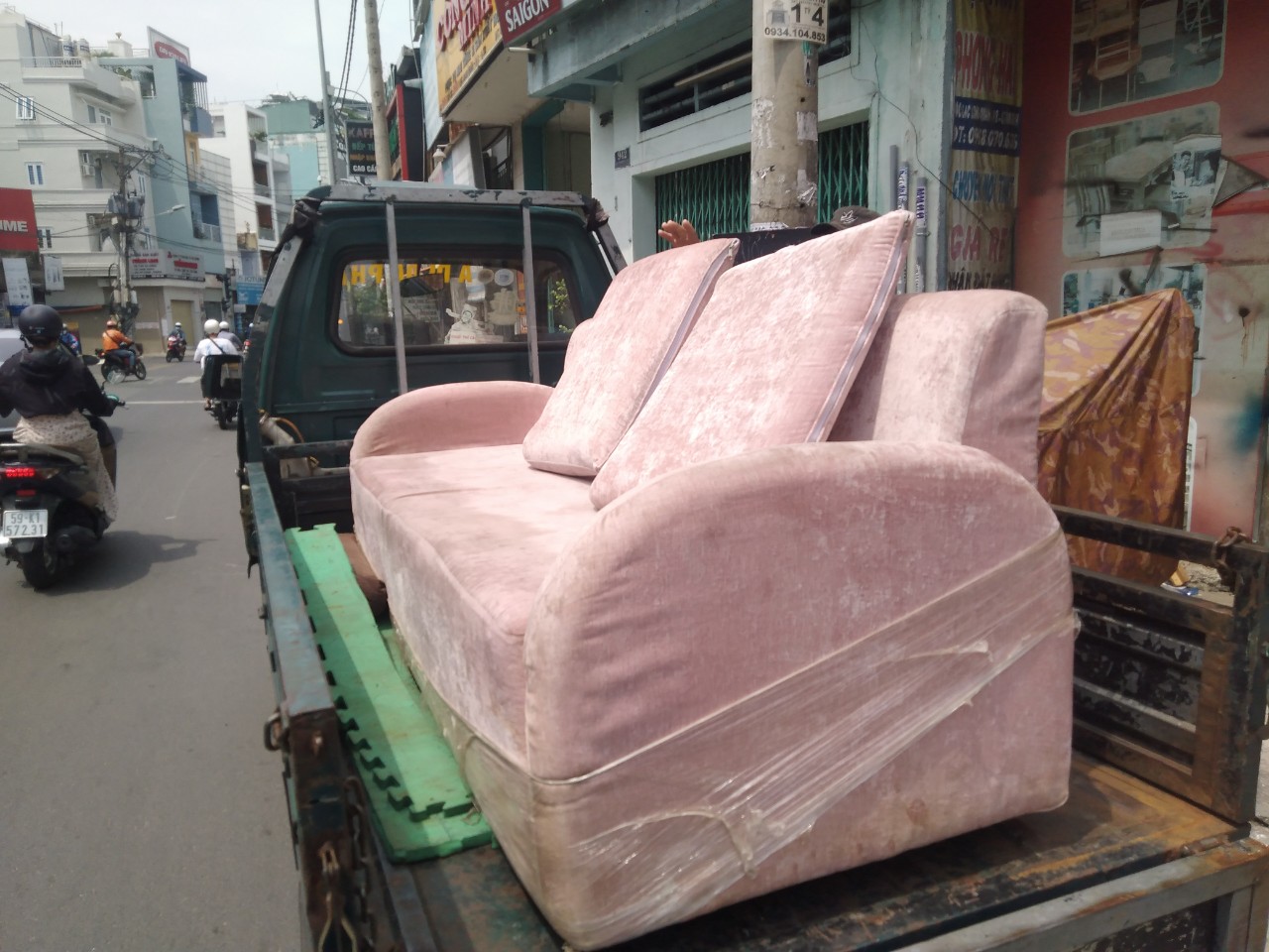 thu-mua-sofa-cu-11 Thu Mua Bàn Ghế Sofa Cũ, Sa Lông Gỗ Cũ Giá Cao