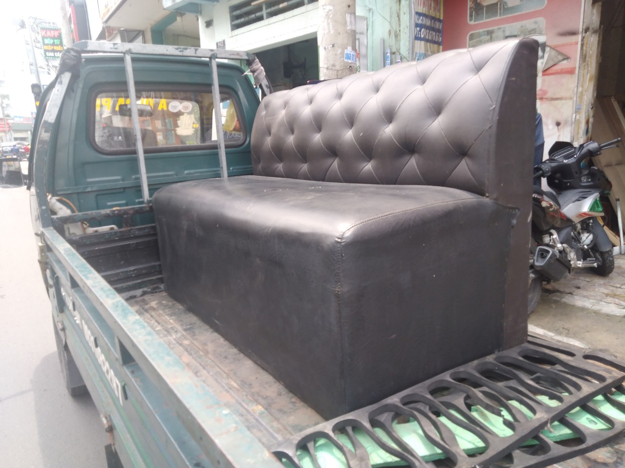 thu-mua-sofa-cu-13 Thu Mua Bàn Ghế Sofa Cũ, Sa Lông Gỗ Cũ Giá Cao