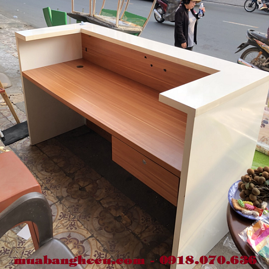 quay-le-tan-trang1 Nhận Đóng Quầy Bar Theo Yêu Cầu Giá Thanh Lý Tại TPHCM