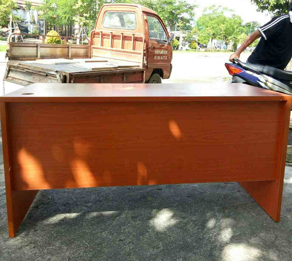 2 10 Mẫu Bàn Làm Việc Yêu Thích Tại Cửa Hàng Phong Hải