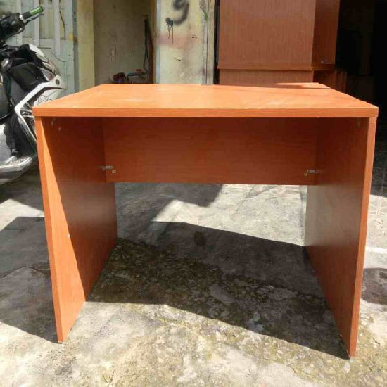 ban-lam-viec-1m-mau-nau 10 Mẫu Bàn Làm Việc Yêu Thích Tại Cửa Hàng Phong Hải