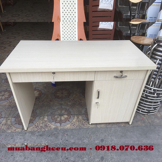 ban-lam-viec-mau-kem-co-hoc-cao-cap-1 10 Mẫu Bàn Làm Việc Yêu Thích Tại Cửa Hàng Phong Hải