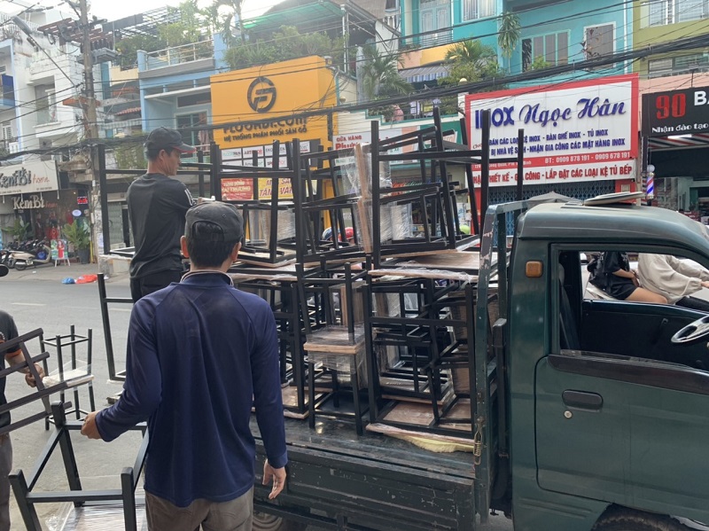 lo-ban-ghe-cafe-cu-2 Xuất kho 50 bộ bàn ghế quán nhậu giao khách