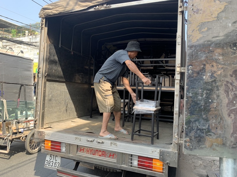 lo-ban-ghe-cafe-cu Xuất kho 50 bộ bàn ghế quán nhậu giao khách