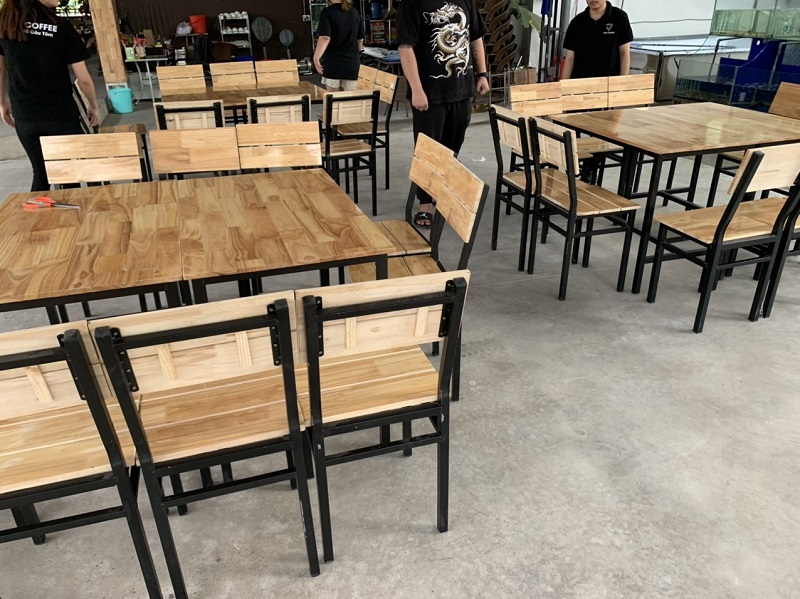setup-ban-ghe-quan-an-nhau-3 Xuất Kho GẤP 30 Bộ Bàn Ghế Cho Viva Coffee
