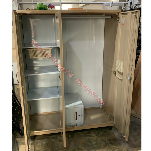 tu-quan-ao-cu-2 Tủ Sắt 3 Cánh Cũ Có Gương Soi