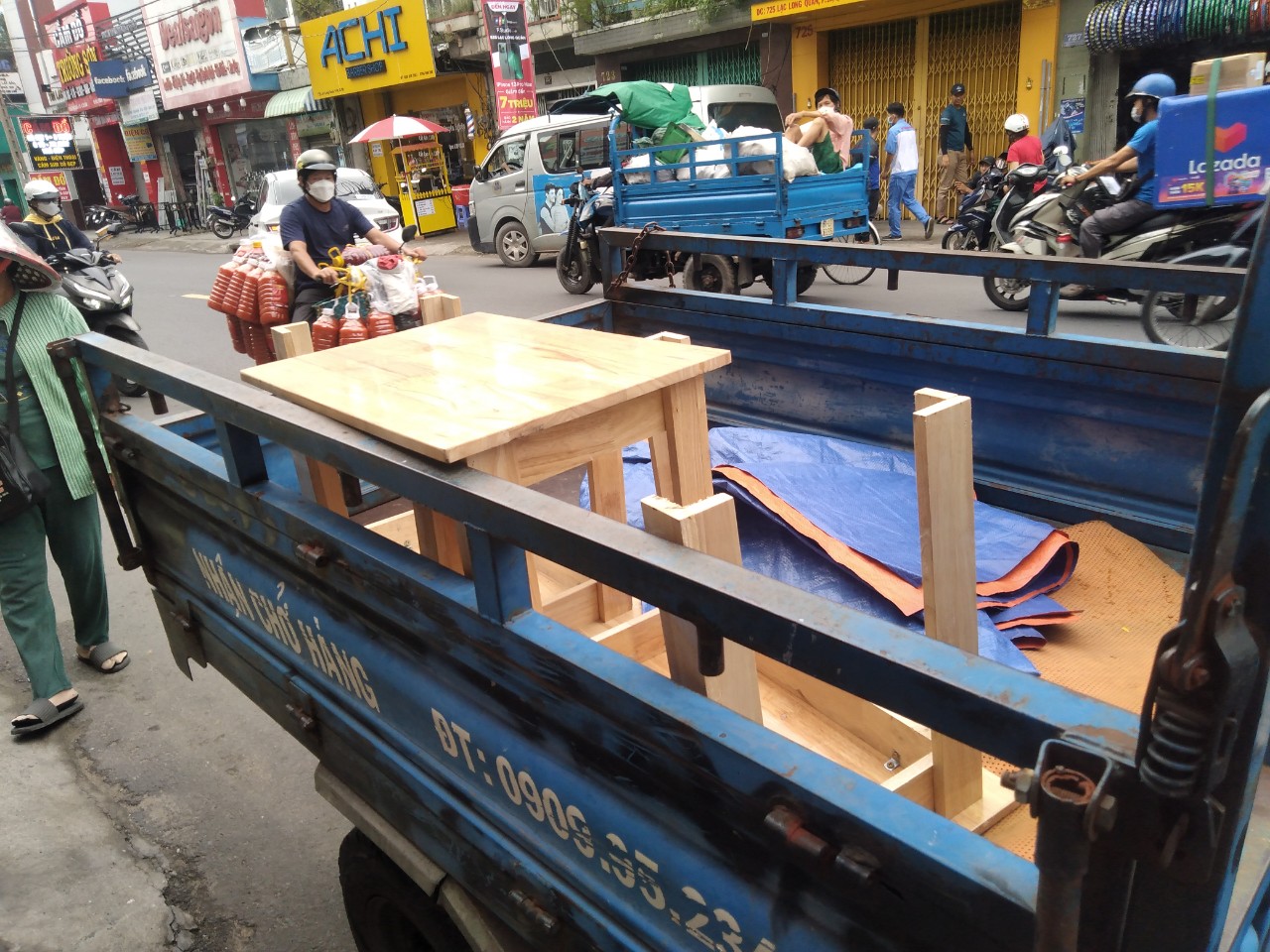 cua-hang-thanh-ly-phong-hai-1 50 Hình Ảnh Xuất Kho Giao Hàng Cho Khách