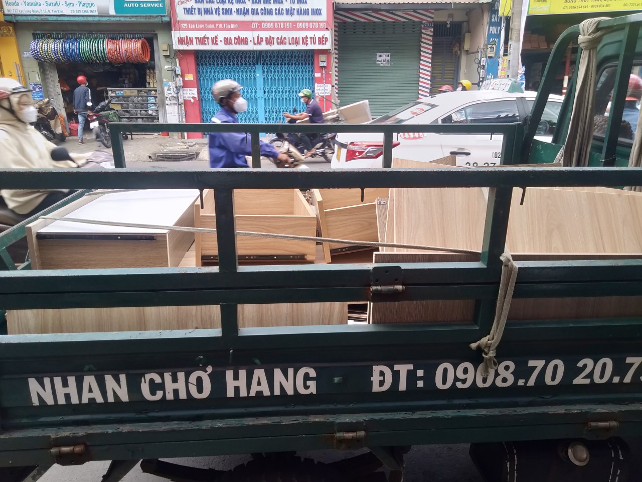 cua-hang-thanh-ly-phong-hai-11 50 Hình Ảnh Xuất Kho Giao Hàng Cho Khách