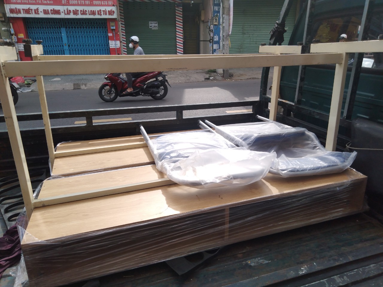 cua-hang-thanh-ly-phong-hai-14 50 Hình Ảnh Xuất Kho Giao Hàng Cho Khách