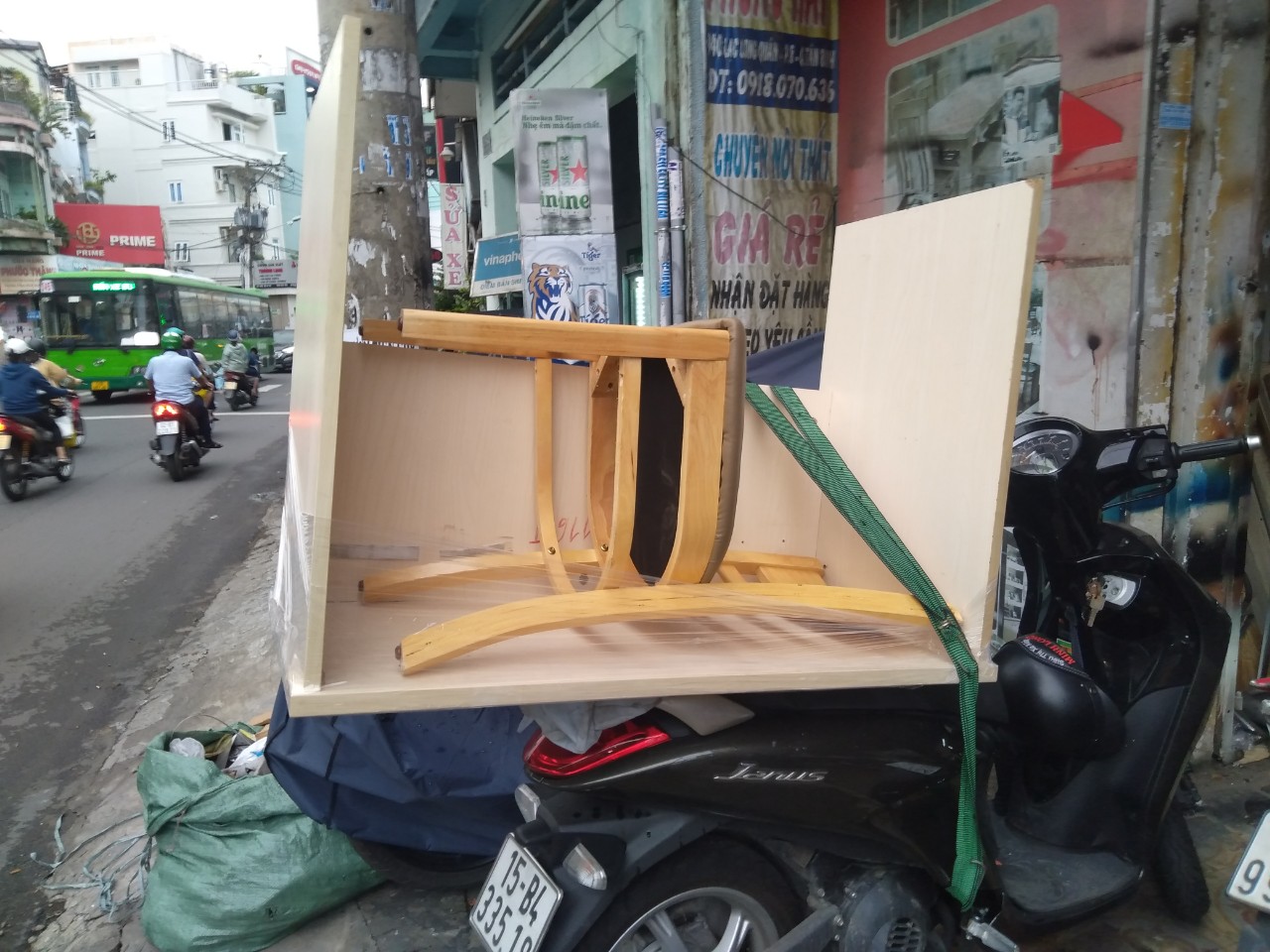 cua-hang-thanh-ly-phong-hai-16 50 Hình Ảnh Xuất Kho Giao Hàng Cho Khách