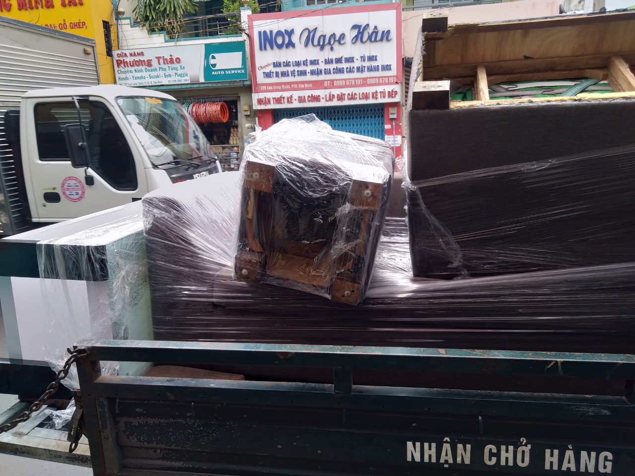 cua-hang-thanh-ly-phong-hai-19 50 Hình Ảnh Xuất Kho Giao Hàng Cho Khách