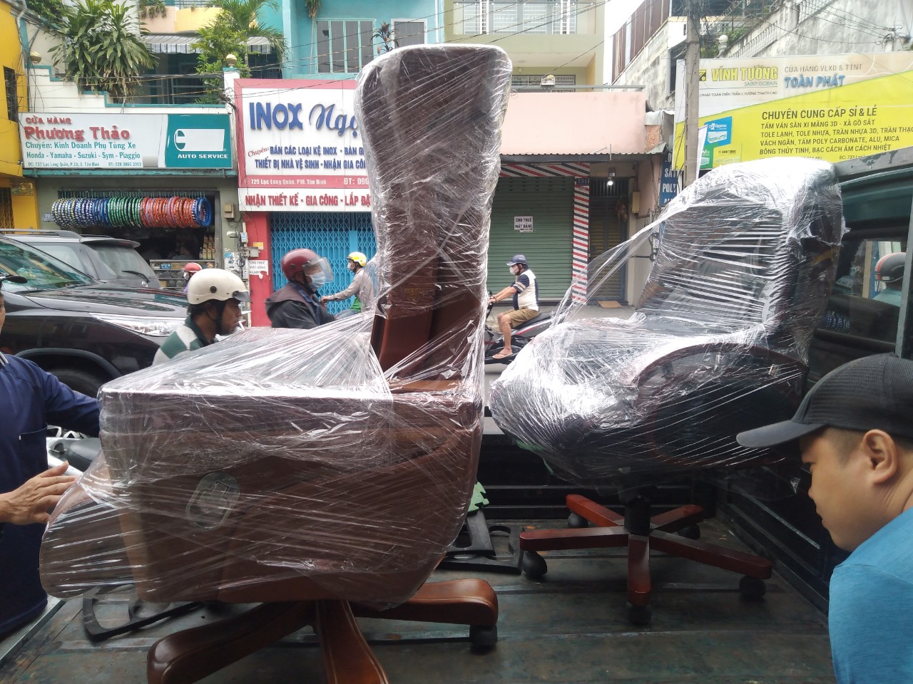 cua-hang-thanh-ly-phong-hai-2-1 50 Hình Ảnh Xuất Kho Giao Hàng Cho Khách