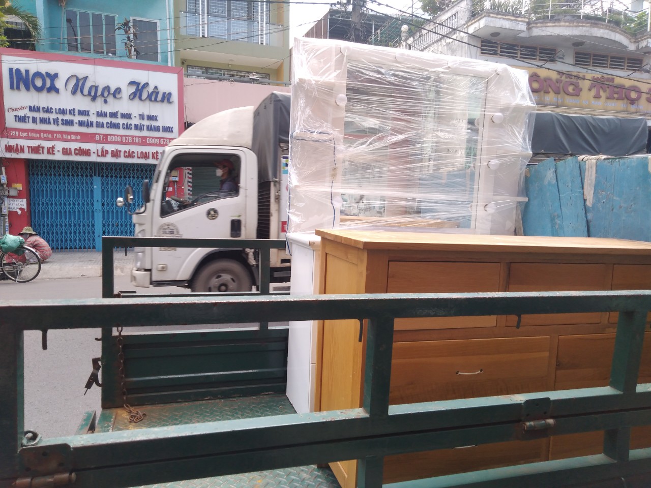 cua-hang-thanh-ly-phong-hai-20 50 Hình Ảnh Xuất Kho Giao Hàng Cho Khách