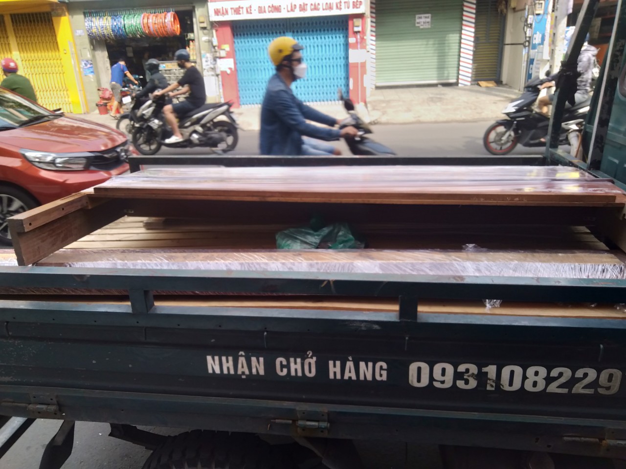 cua-hang-thanh-ly-phong-hai-24 50 Hình Ảnh Xuất Kho Giao Hàng Cho Khách
