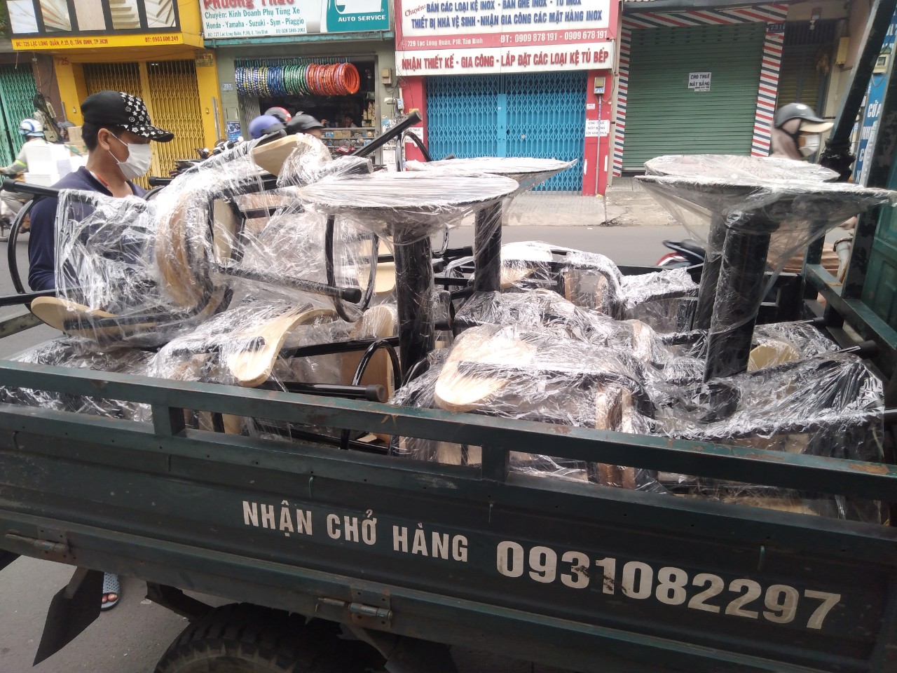 cua-hang-thanh-ly-phong-hai-25 50 Hình Ảnh Xuất Kho Giao Hàng Cho Khách