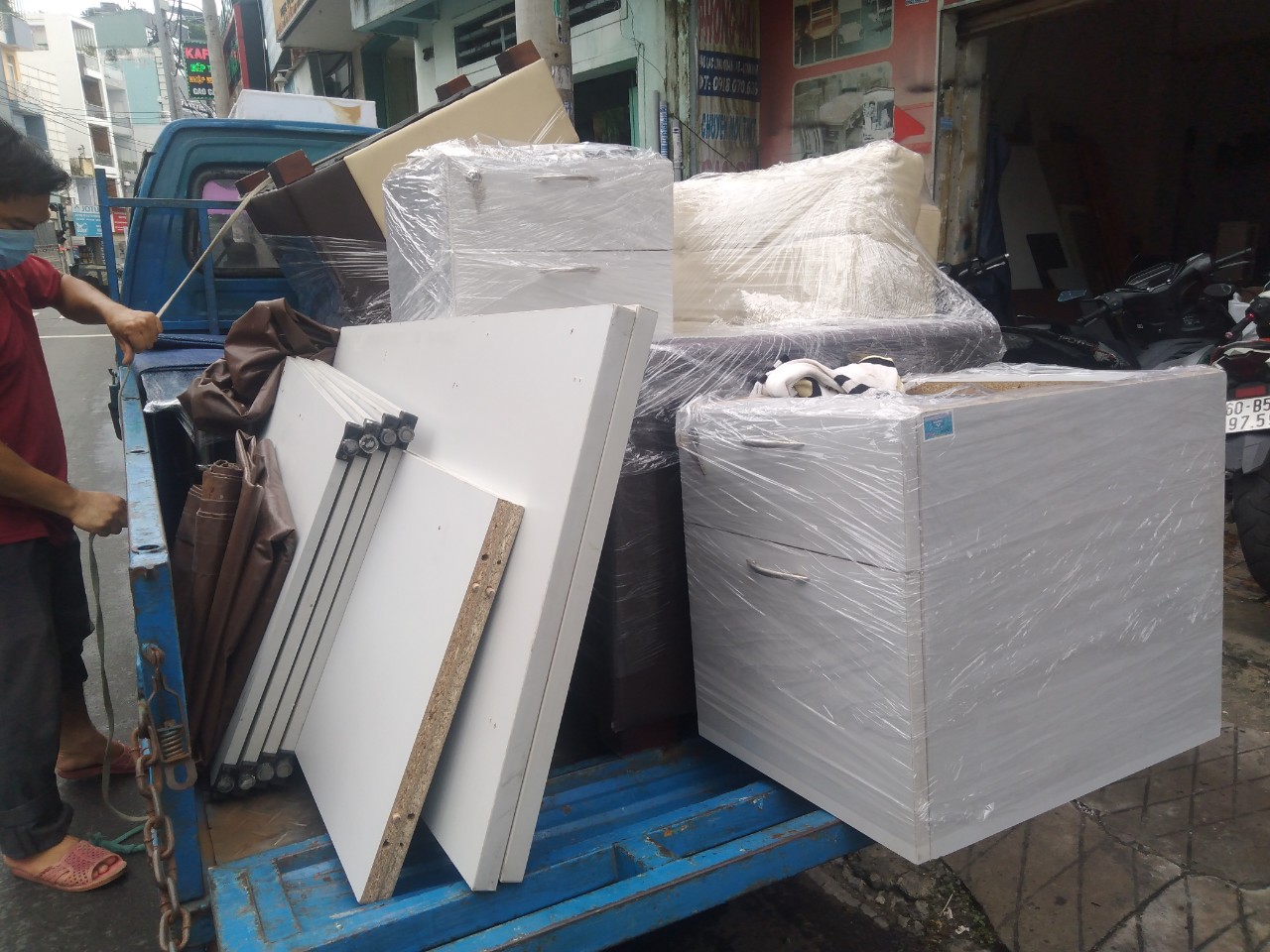 cua-hang-thanh-ly-phong-hai-3-1 50 Hình Ảnh Xuất Kho Giao Hàng Cho Khách