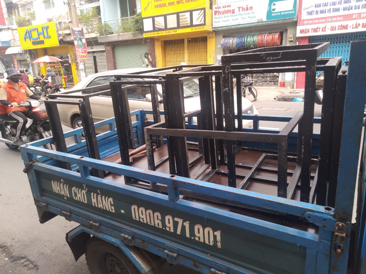 cua-hang-thanh-ly-phong-hai-5 50 Hình Ảnh Xuất Kho Giao Hàng Cho Khách