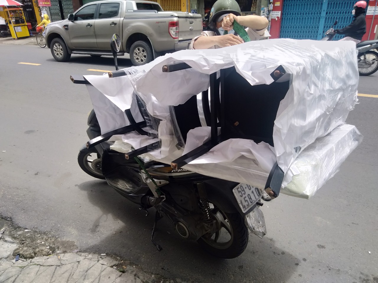 cua-hang-thanh-ly-phong-hai-6 50 Hình Ảnh Xuất Kho Giao Hàng Cho Khách