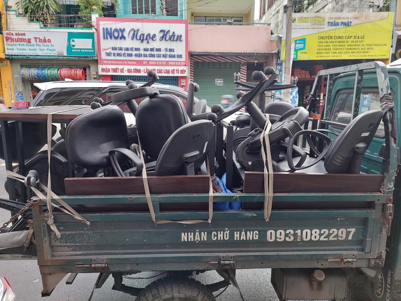 cua-hang-thanh-ly-phong-hai-8 50 Hình Ảnh Xuất Kho Giao Hàng Cho Khách