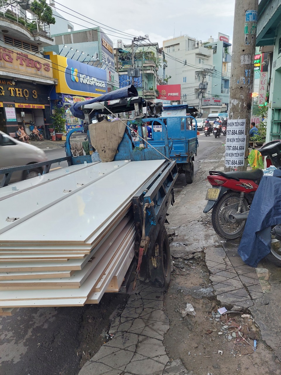 cua-hang-thanh-ly-phong-hai-9 50 Hình Ảnh Xuất Kho Giao Hàng Cho Khách