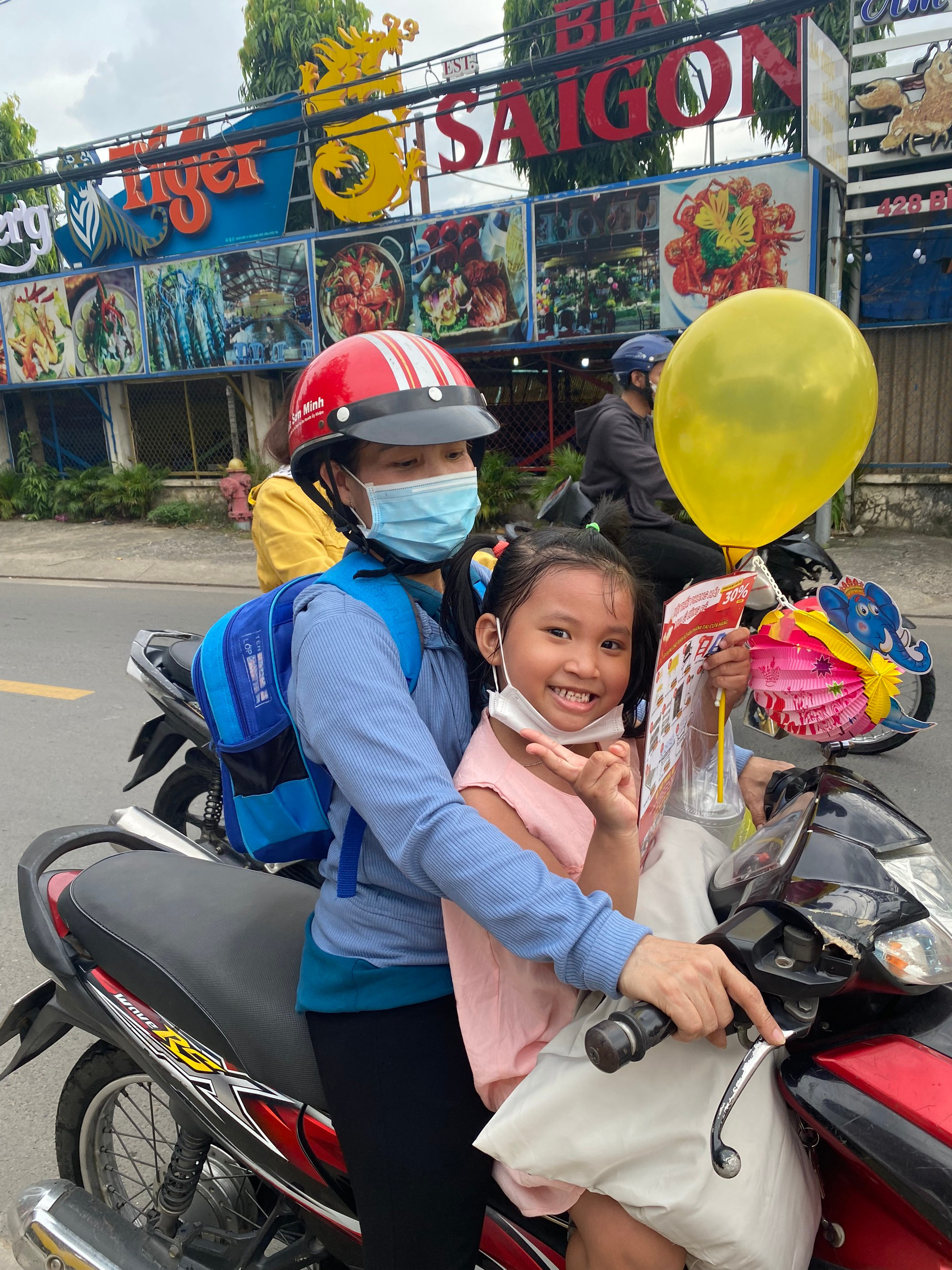 hinh-anh-su-kien-check-in-nhan-qua-trung-thu-tai-phong-hai-02 Hình Ảnh Giao Hàng Cho Khách Và Sự Kiện Trung Thu Tháng 9