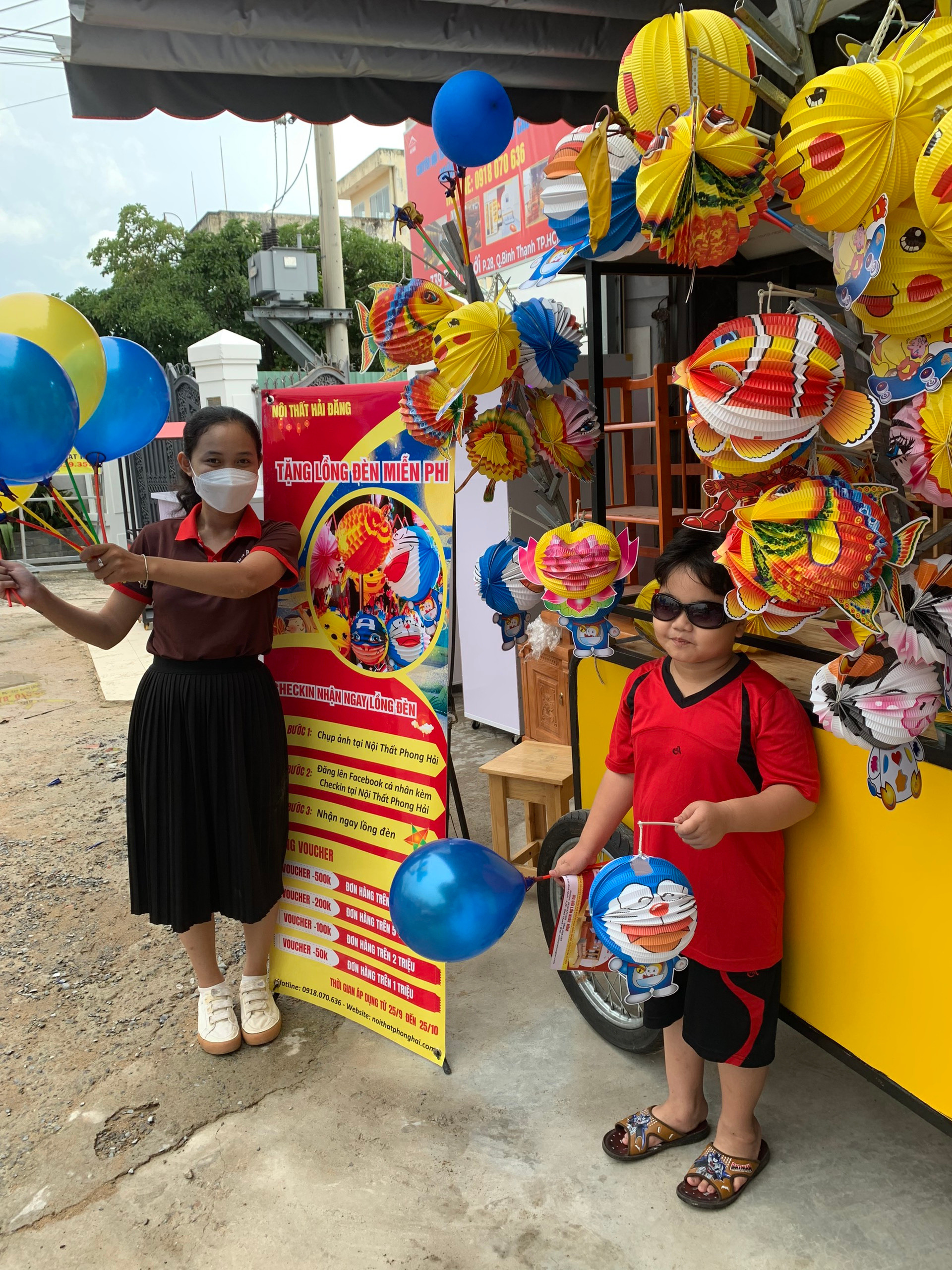 hinh-anh-su-kien-check-in-nhan-qua-trung-thu-tai-phong-hai-06 Hình Ảnh Giao Hàng Cho Khách Và Sự Kiện Trung Thu Tháng 9