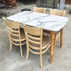 Thanh Lý Bộ Bàn Ăn 4 Ghế Cabin Mới 99%