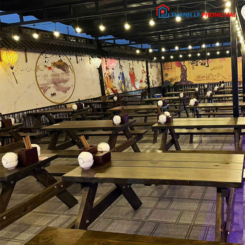 thanh-ly-bo-ban-ghe-cafe-go-ngoai-troi-ton-kho-gia-re Thanh Lý Bộ Bàn Ghế Gỗ Ngoài Trời Mới 99%