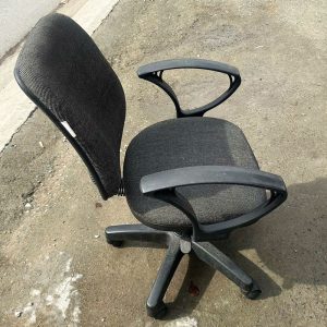 Ghế Xoay Văn Phòng Chân Nhựa Cũ