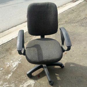 Ghế Xoay Văn Phòng Chân Nhựa Cũ