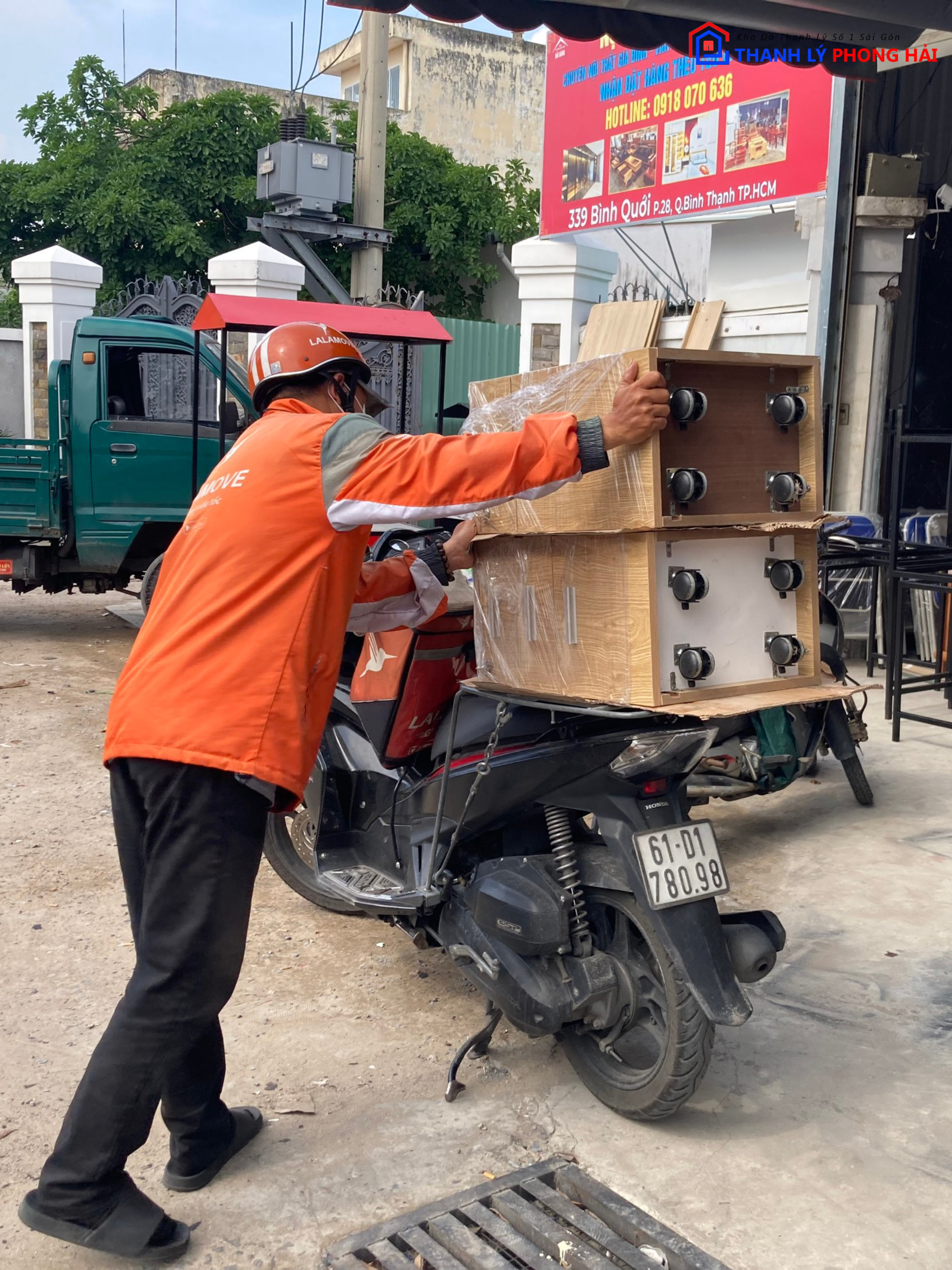 hinh-anh-hoat-dong-giao-hang-tai-noi-that-phong-hai-thang-12-2 Hình Ảnh Hàng Hoá Được Chuẩn Bị Giao Cho Khách Tháng 12 Dịp Cận Tết