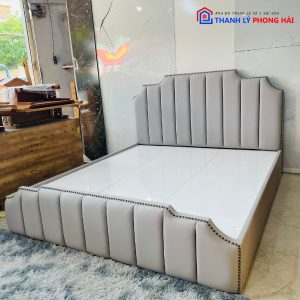Thanh Lý Giường Bọc Da Simili Xám 1M8 Mới 99%