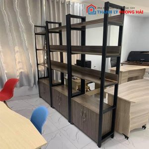 Thanh Lý Kệ Gỗ Khung Sắt 3 Tầng 2 Cánh Xám Mới 99%