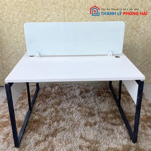 Bàn Làm Việc Gỗ 1M2X1M2 Có Vách Ngăn Cũ