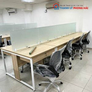 Thanh Lý Bàn Làm Việc Nhóm Chân Sắt Có Vách Ngăn Kính Mới 99%