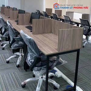 Thanh Lý Bàn Làm Việc Nhóm 1m2X60 Có Vách Ngăn Mới 99%