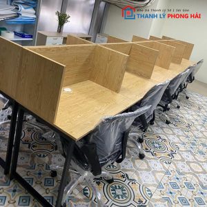 Thanh Lý Bàn Làm Việc Nhóm 1M2X60 3 Vách Ngăn Mới 99%