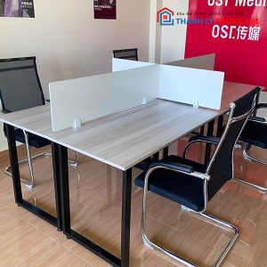Thanh Lý Bàn Làm Việc Nhóm Gỗ Chân Sắt 4 Người Có Vách Ngăn Mới 99%