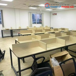 Thanh Lý Bàn Làm Việc Có Vách Ngăn 1M2X2M4 Mới 99%