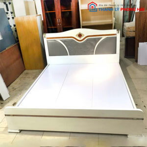 Giường Nhập Khẩu Cũ 1m8 Ốp Simili Sang Trọng