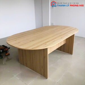 Thanh Lý Bàm Họp Oval 2m4 Màu Sồi Mới 99%