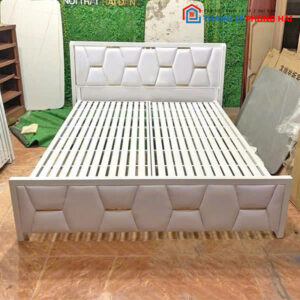 Thanh Lý Giường Sắt Ốp Nệm Trắng 1m6 Mới 99%
