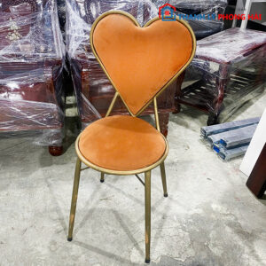 Ghế Cafe Trái Tim Chân Sắt Cũ Sang Trọng