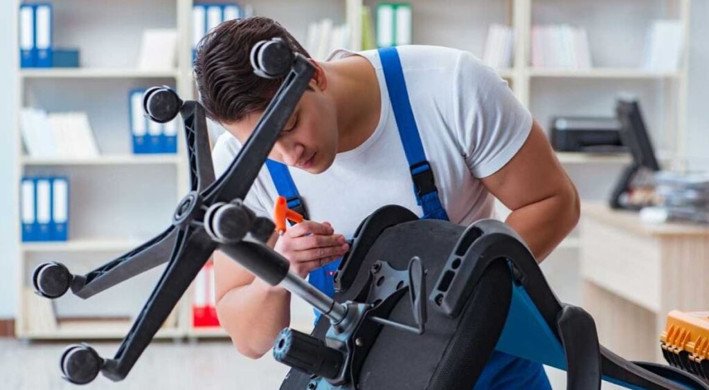 sua-ghe-van-phong-bi-keu-1024x564 Mẹo Xử Lý Ghế Văn Phòng Kêu Cọt Kẹt Đơn Giản Ai Cũng Làm Được