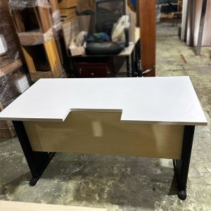Bàn Làm Việc Chân Sắt 1m4 x 70 Cũ Hiện Đại