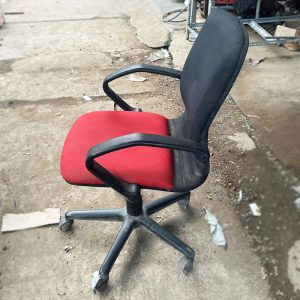 Ghế Văn Phòng Xoay Lót Nệm Nỉ Cũ Màu Đỏ