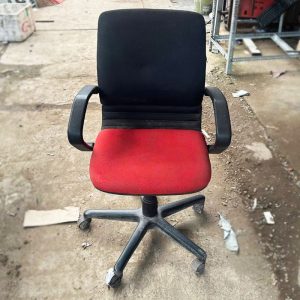Ghế Văn Phòng Xoay Lót Nệm Nỉ Cũ Màu Đỏ