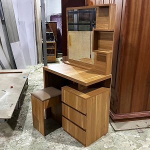 Thanh Lý Bàn Trang Điểm 80cm Kèm Ghế Mới 99%