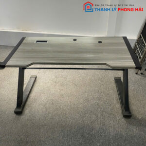 Bàn gaming hiện đại